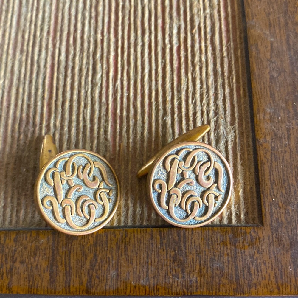 Vintage brass tone filigree design round chain link cuff links